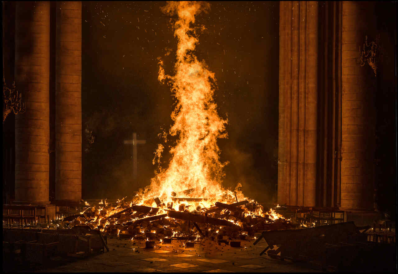 Image du film Notre-Dame brûle c7c7aaa0-9377-440e-9daf-0b884e57a116