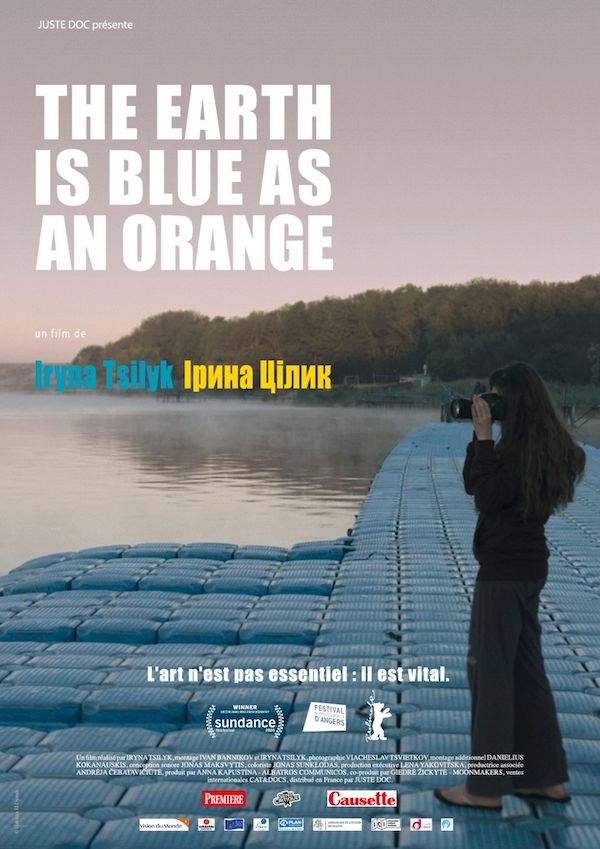 Affiche du film La terre est bleue comme une orange 193088